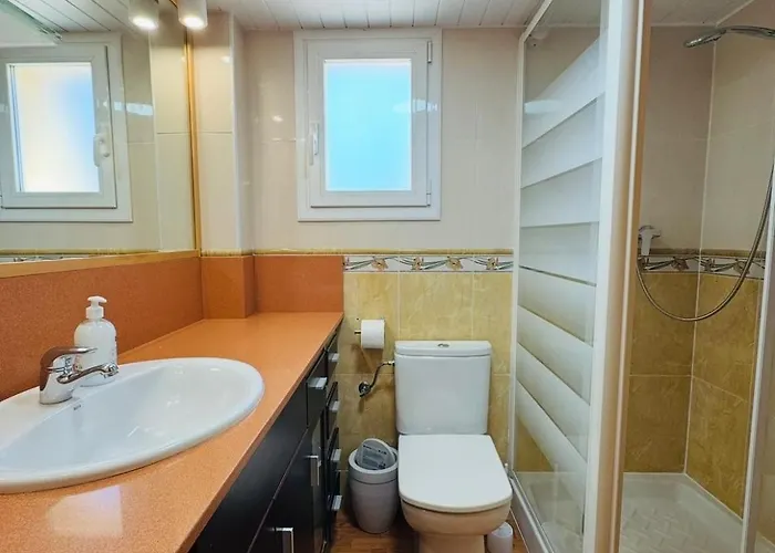 Apartament Piso Shic De Playa Fenals Con Terraza Y Piscina