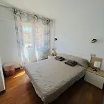 Piso Shic De Playa Fenals Con Terraza Y Piscina
