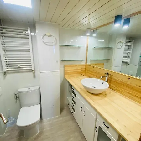 Piso Shic De Playa Fenals Con Terraza Y Piscina Daire Lloret de Mar