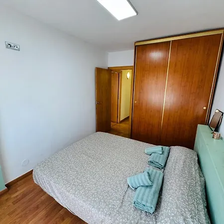 Апартаменти Piso Shic De Playa Fenals Con Terraza Y Piscina *