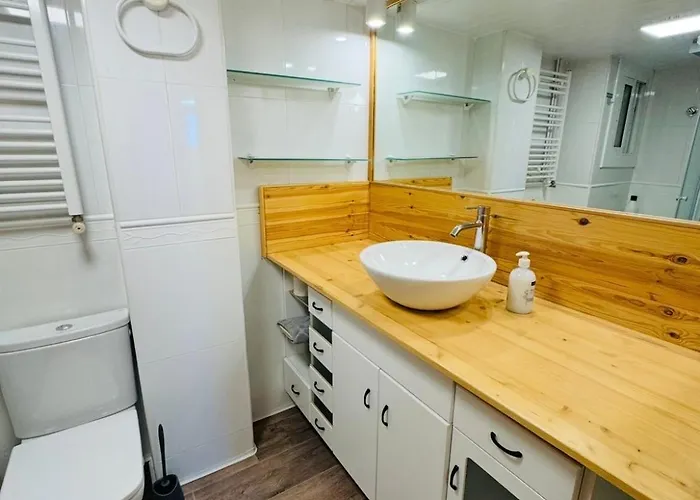 Piso Shic De Playa Fenals Con Terraza Y Piscina Lägenhet