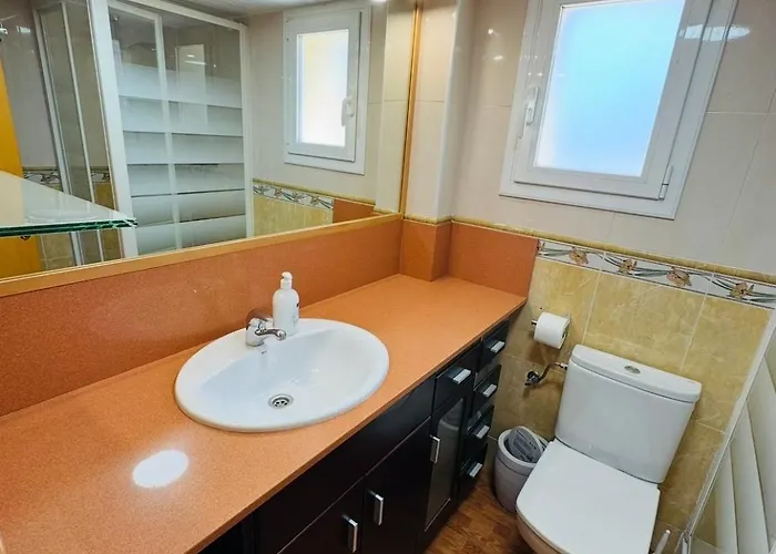 Lägenhet Piso Shic De Playa Fenals Con Terraza Y Piscina