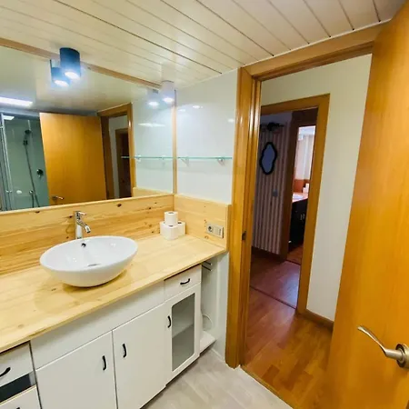 Apartamento Piso Shic De Playa Fenals Con Terraza Y Piscina