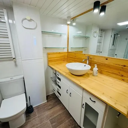 Piso Shic De Playa Fenals Con Terraza Y Piscina Apartamento