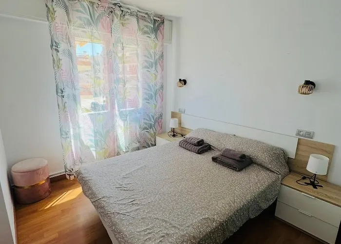 Piso Shic De Playa Fenals Con Terraza Y Piscina