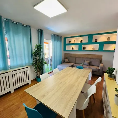 Piso Shic De Playa Fenals Con Terraza Y Piscina Daire *